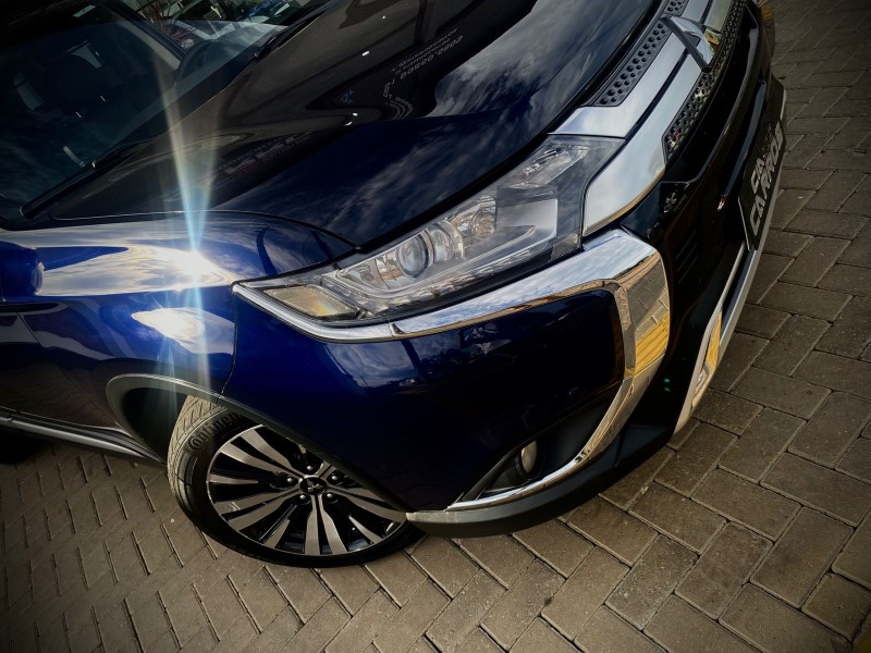OUTLANDER 2.0 MIVEC HPE GASOLINA 4P AUTOMÁTICO - 2019 - LAJEADO