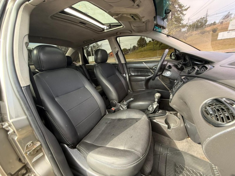 FOCUS 2.0 GLX SEDAN 16V GASOLINA 4P MANUAL - 2003 - FARROUPILHA
