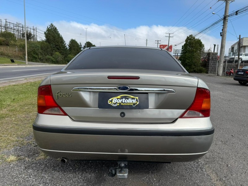 FOCUS 2.0 GLX SEDAN 16V GASOLINA 4P MANUAL - 2003 - FARROUPILHA