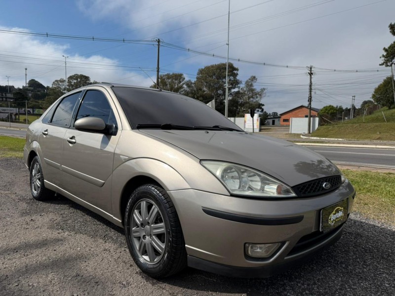 FOCUS 2.0 GLX SEDAN 16V GASOLINA 4P MANUAL - 2003 - FARROUPILHA