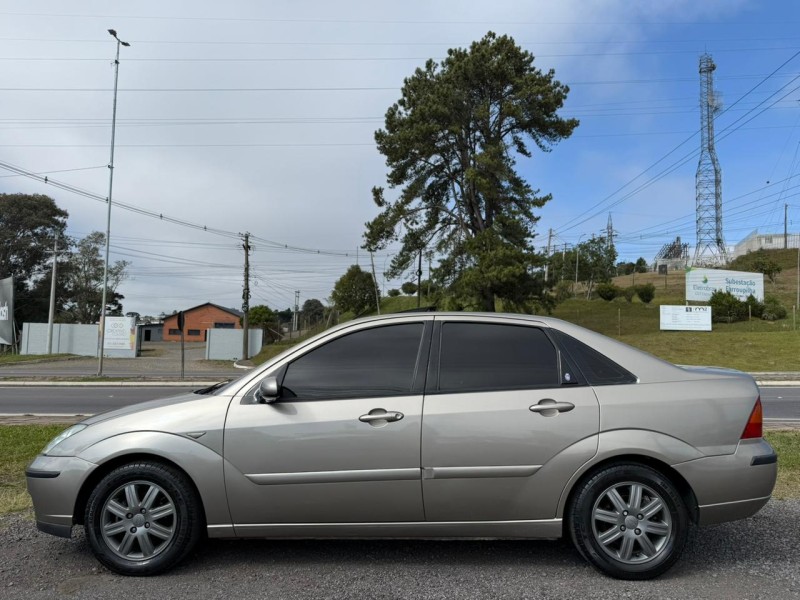 FOCUS 2.0 GLX SEDAN 16V GASOLINA 4P MANUAL - 2003 - FARROUPILHA