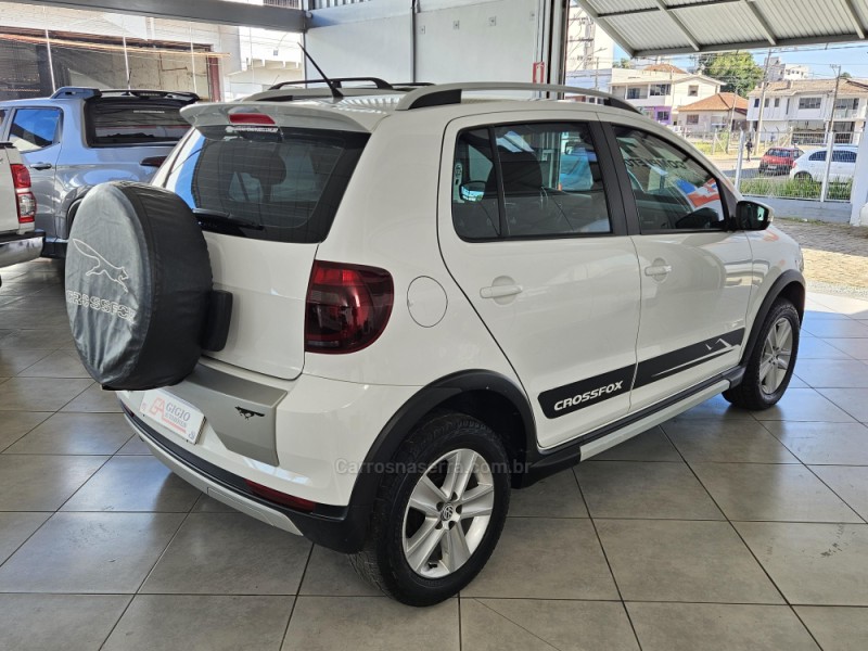 CROSSFOX 1.6 MI FLEX 8V 4P MANUAL - 2011 - TAPEJARA