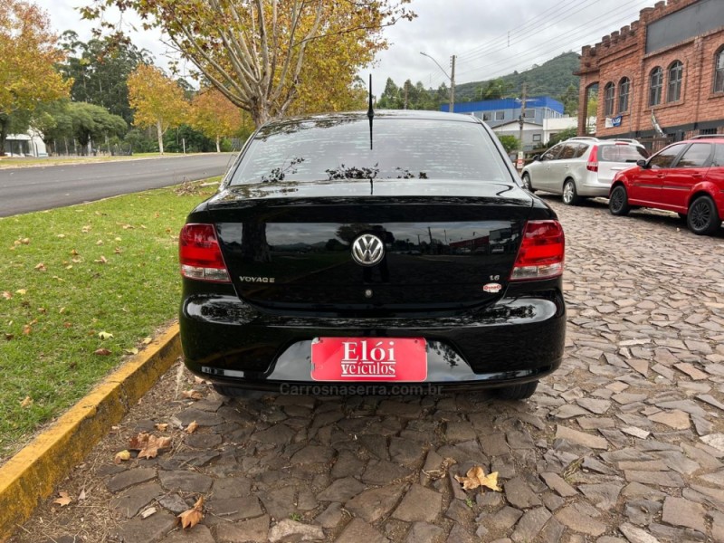 VOYAGE 1.6 MI TREND 8V FLEX 4P MANUAL - 2013 - DOIS IRMãOS