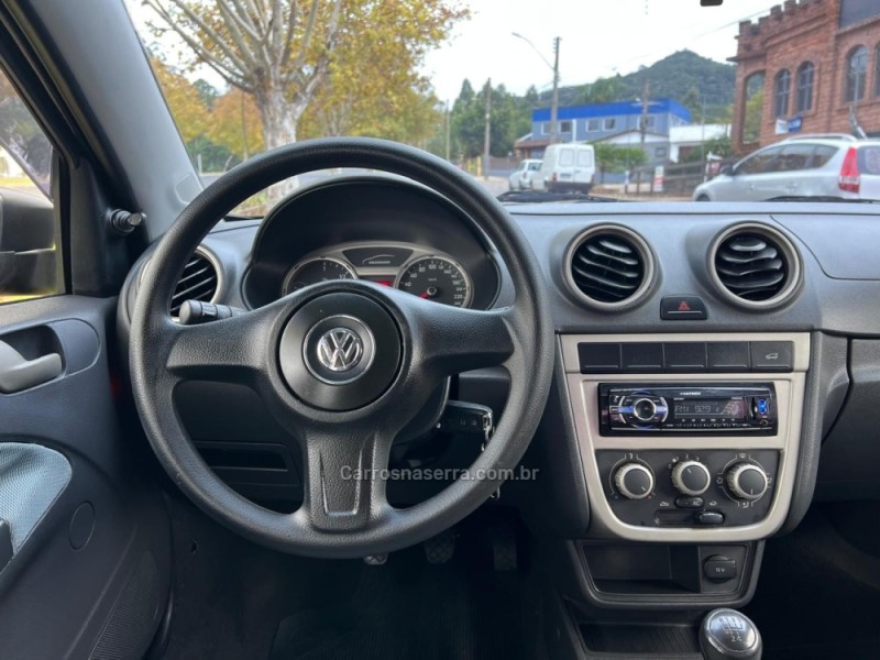 VOYAGE 1.6 MI TREND 8V FLEX 4P MANUAL - 2013 - DOIS IRMãOS