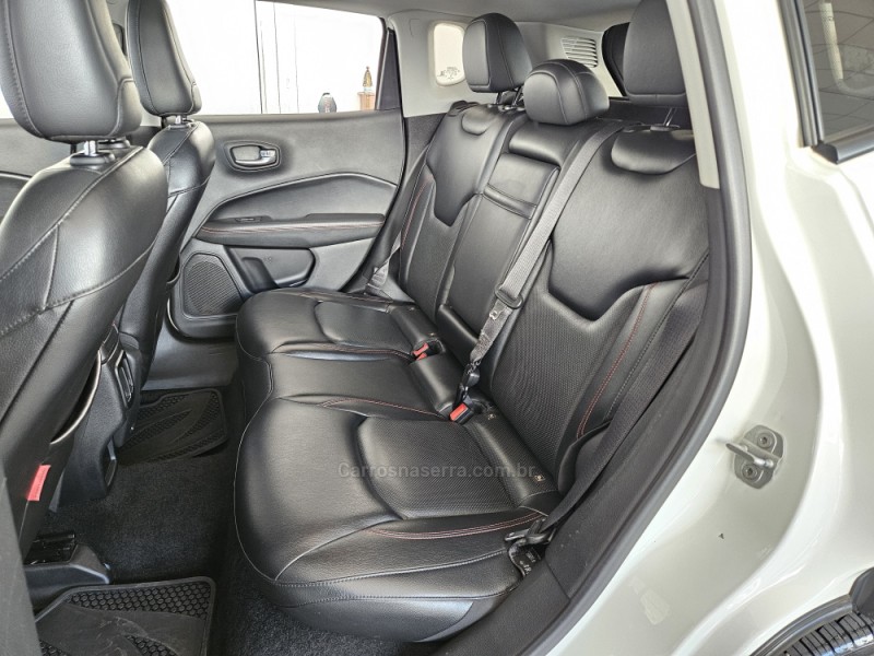 COMPASS 2.0 16V DIESEL TRAILHAWK 4X4 AUTOMÁTICO - 2017 - TAPEJARA