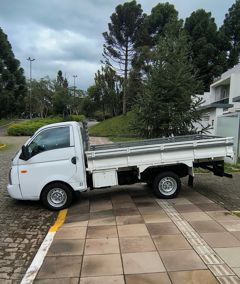 HR 2.5 TCI HD LONGO COM CAÇAMBA 4X2 8V 97CV TURBO INTERCOOLER DIESEL 2P MANUAL - 2011 - FARROUPILHA