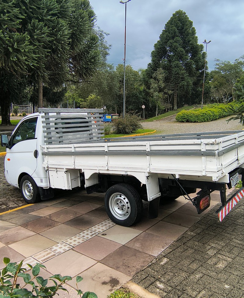 HR 2.5 TCI HD LONGO COM CAÇAMBA 4X2 8V 97CV TURBO INTERCOOLER DIESEL 2P MANUAL - 2011 - FARROUPILHA
