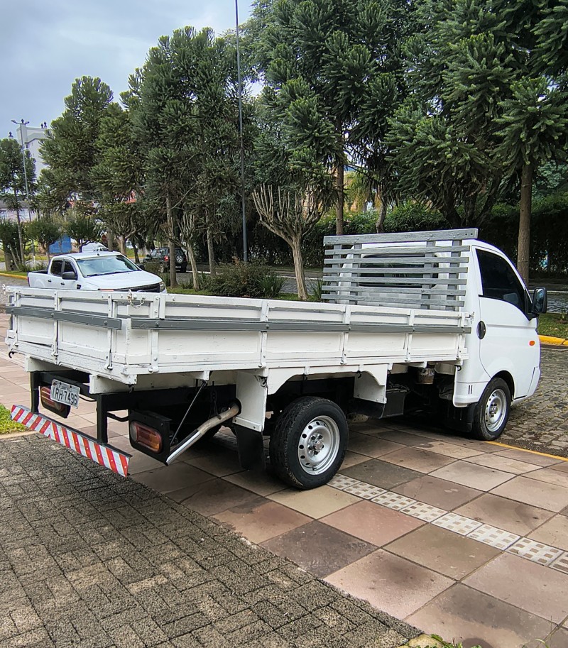 HR 2.5 TCI HD LONGO COM CAÇAMBA 4X2 8V 97CV TURBO INTERCOOLER DIESEL 2P MANUAL - 2011 - FARROUPILHA