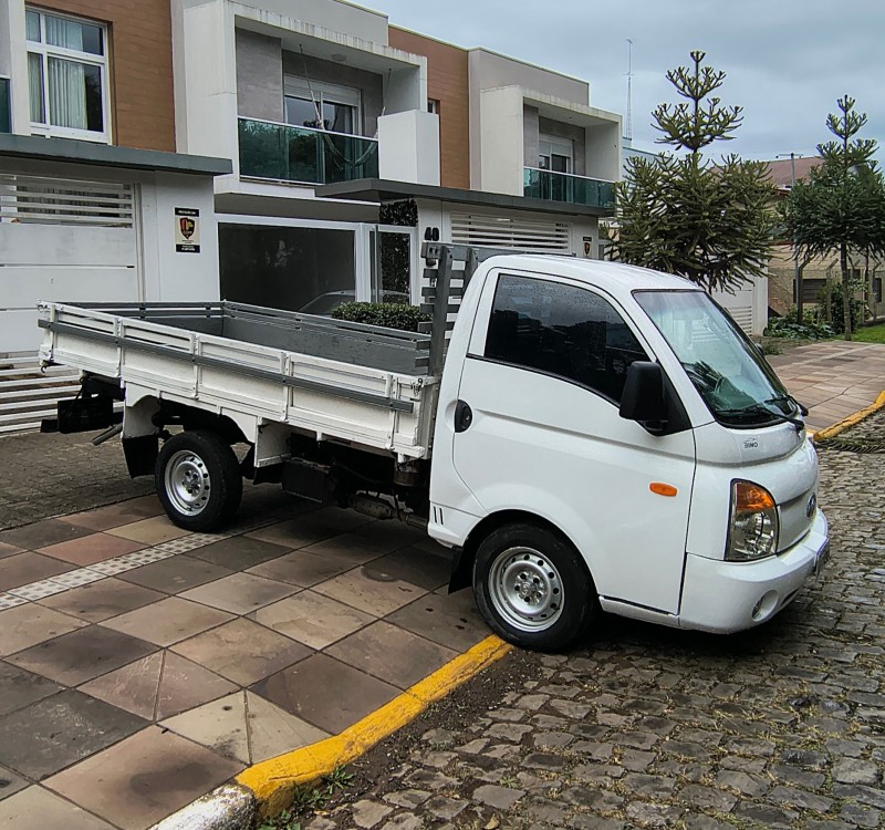 HR 2.5 TCI HD LONGO COM CAÇAMBA 4X2 8V 97CV TURBO INTERCOOLER DIESEL 2P MANUAL - 2011 - FARROUPILHA