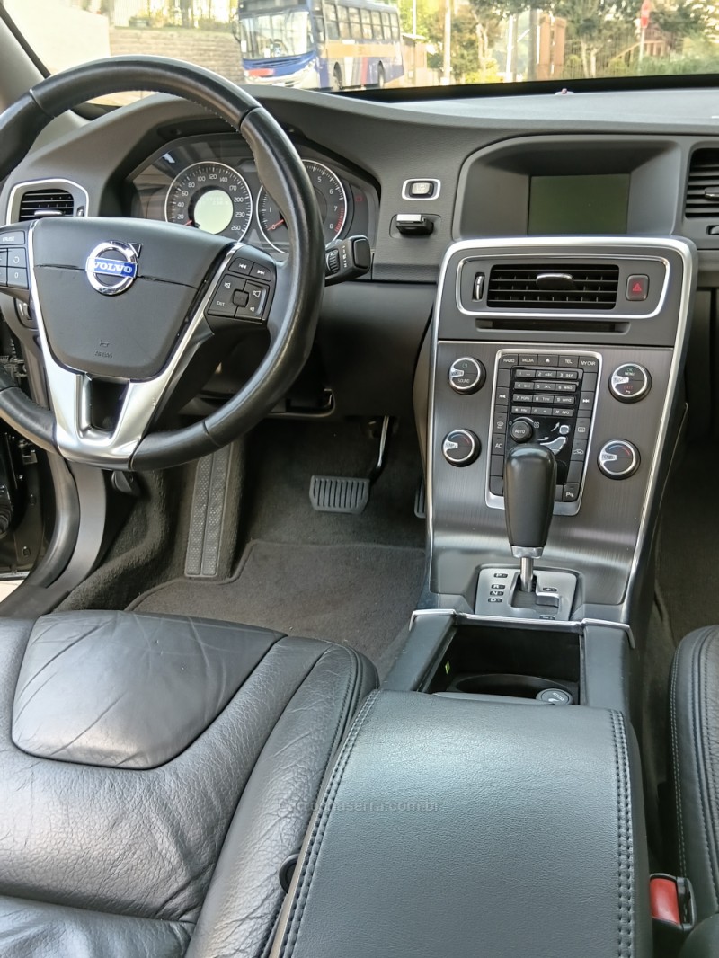 S60 2.0 T5 KINETIC 16V TURBO GASOLINA 4P AUTOMÁTICO - 2012 - BENTO GONçALVES