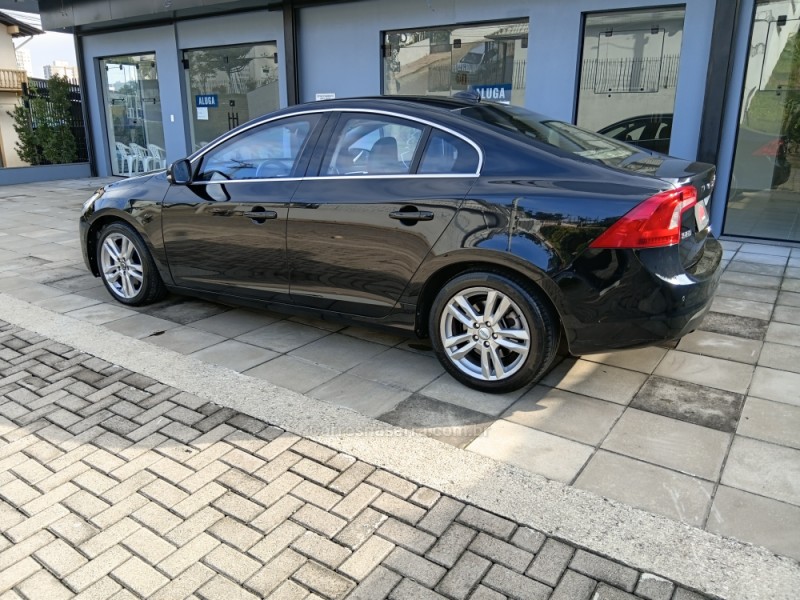 S60 2.0 T5 KINETIC 16V TURBO GASOLINA 4P AUTOMÁTICO - 2012 - BENTO GONçALVES