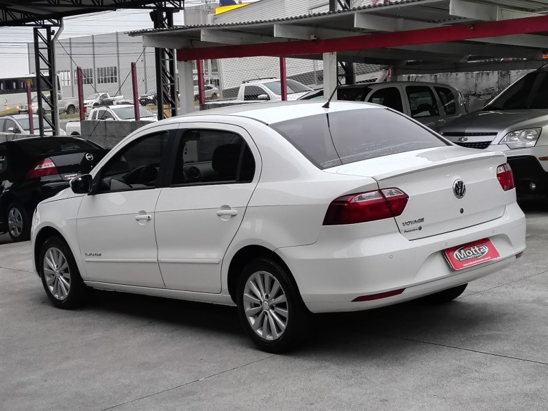 VOYAGE 1.0 MI COMFORTLINE 8V FLEX 4P MANUAL - 2015 - CAXIAS DO SUL