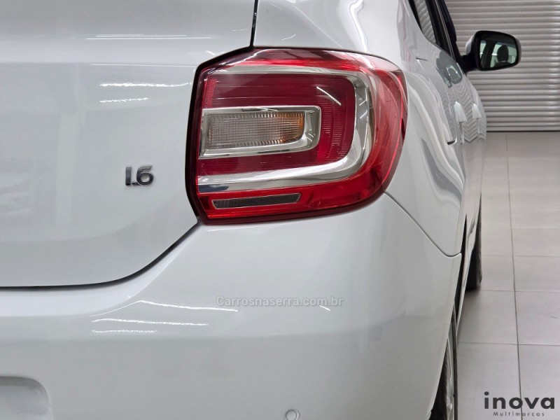 LOGAN 1.6 DYNAMIQUE 8V FLEX 4P MANUAL - 2015 - NOVO HAMBURGO