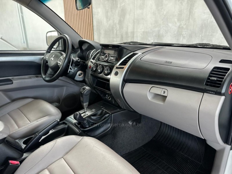 PAJERO DAKAR 3.2 HPE S 4X4 7 LUGARES 16V TURBO INTERCOOLER DIESEL 4P AUTOMÁTICO - 2016 - NOVO HAMBURGO