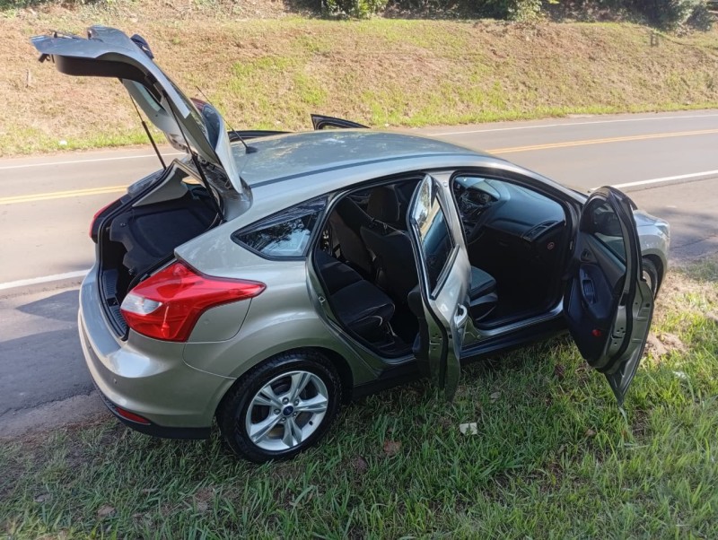 FOCUS 1.6 S HATCH 16V FLEX 4P AUTOMÁTICO - 2014 - VENâNCIO AIRES