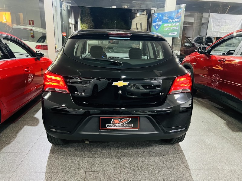 ONIX 1.0 LT 12V FLEX 4P MANUAL - 2018 - CAXIAS DO SUL