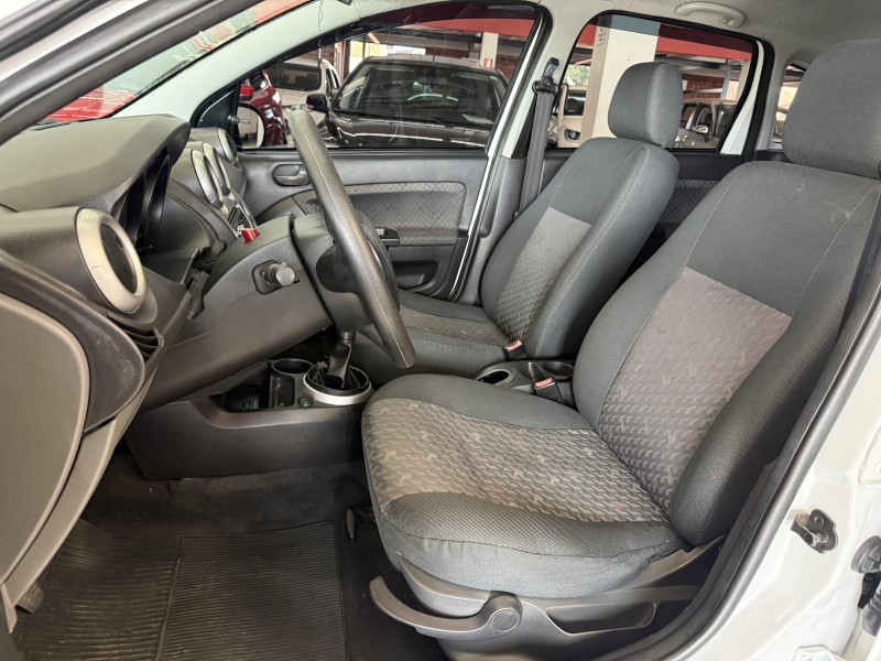 FIESTA 1.6 ROCAM HATCH 8V FLEX 4P MANUAL - 2014 - FARROUPILHA