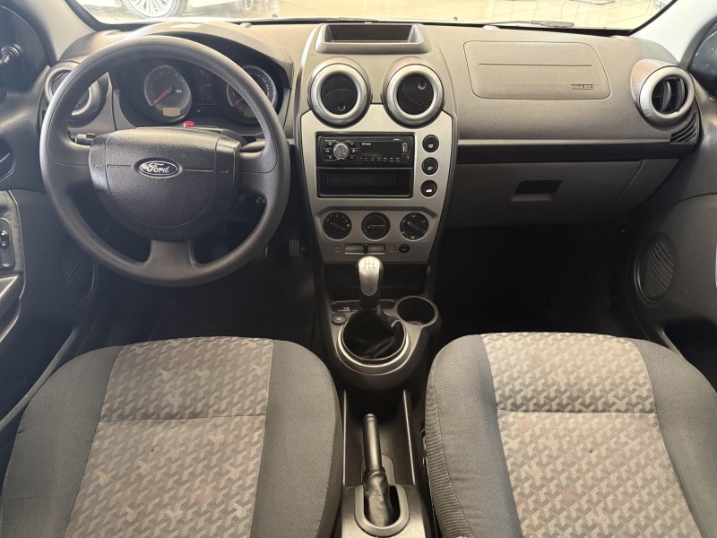 FIESTA 1.6 ROCAM HATCH 8V FLEX 4P MANUAL - 2014 - FARROUPILHA