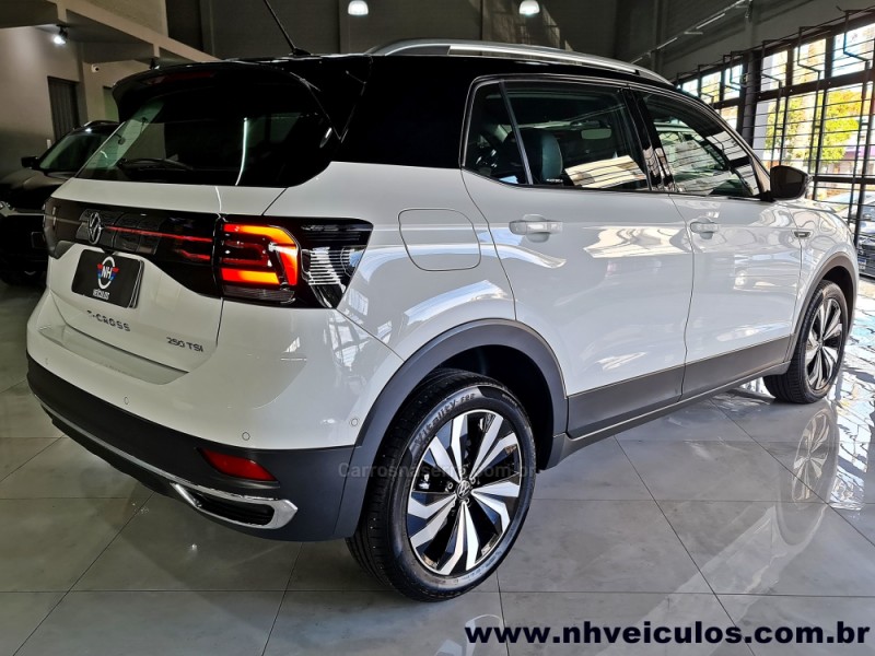 T-CROSS 1.4 HIGHLINE TSI 16V FLEX 4P AUTOMÁTICO - 2022 - NOVO HAMBURGO