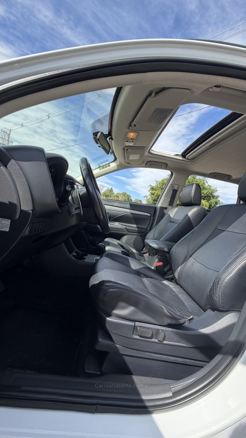 OUTLANDER 2.0 16V GASOLINA 4P AUTOMÁTICO - 2014 - VILA FLORES