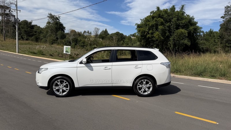 OUTLANDER 2.0 16V GASOLINA 4P AUTOMÁTICO - 2014 - VILA FLORES