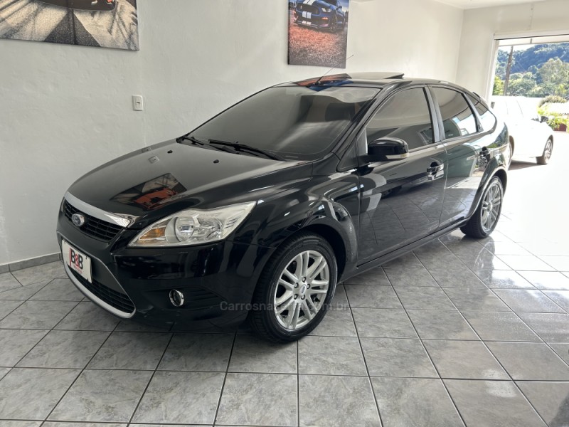 focus 2.0 ghia 16v gasolina 4p automatico 2009 nova prata