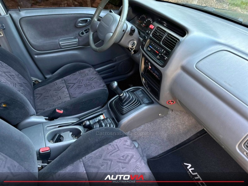 TRACKER 2.0 4X4 8V GASOLINA 4P MANUAL - 2009 - SAPIRANGA