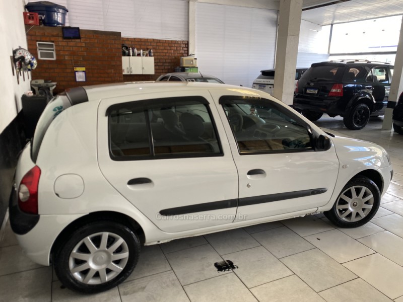 CLIO 1.0 AUTHENTIQUE 16V HI-FLEX 4P MANUAL - 2005 - CAXIAS DO SUL