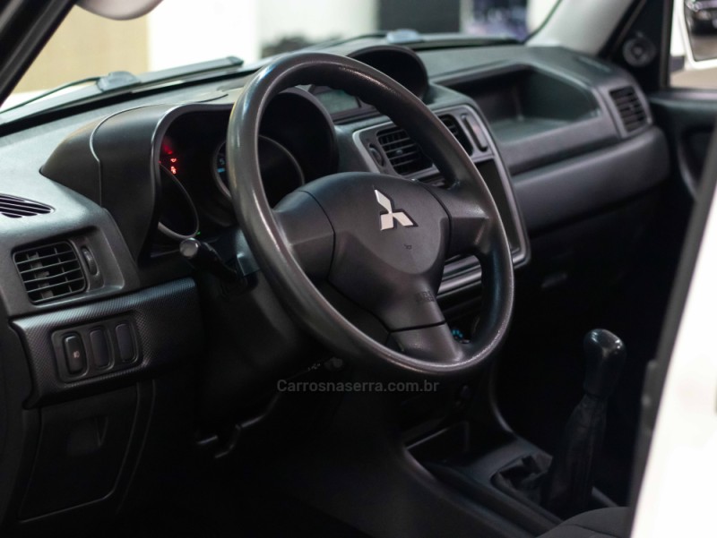 PAJERO TR4 2.0 4X2 16V 140CV FLEX 4P MANUAL - 2013 - CAXIAS DO SUL