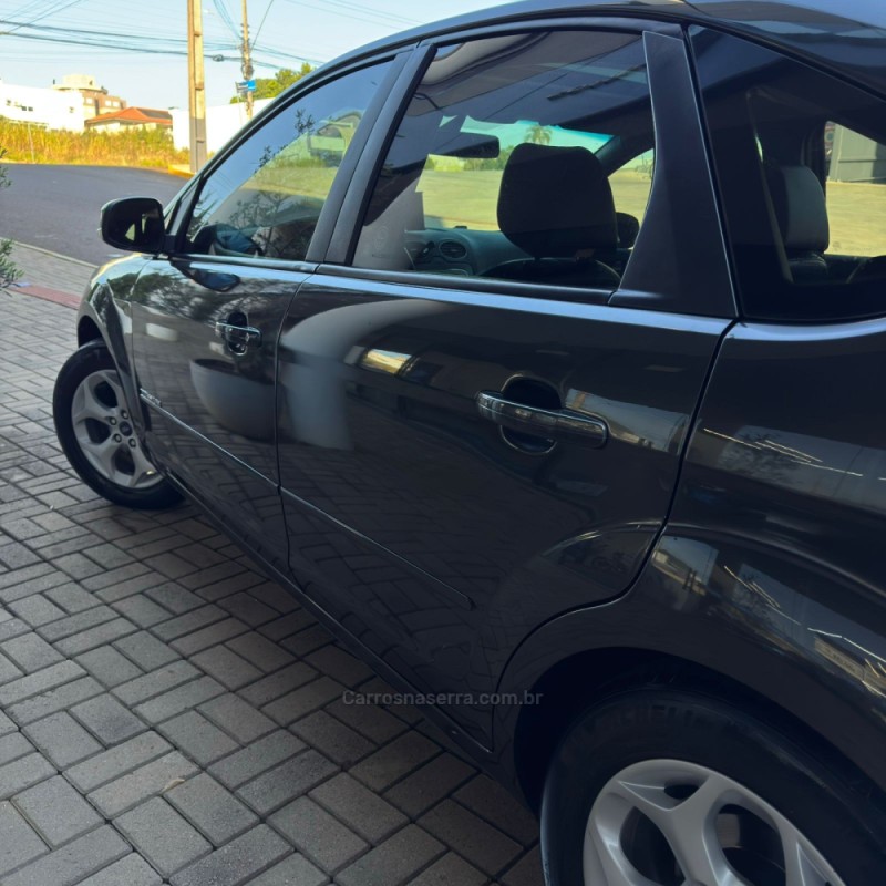 FOCUS 2.0 TITANIUM HATCH 16V FLEX 4P AUTOMÁTICO - 2013 - LAJEADO