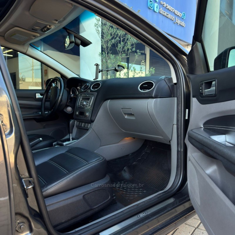 FOCUS 2.0 TITANIUM HATCH 16V FLEX 4P AUTOMÁTICO - 2013 - LAJEADO