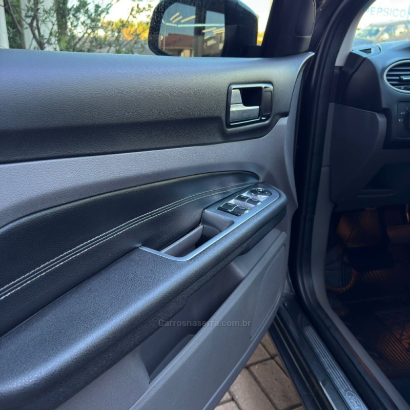 FOCUS 2.0 TITANIUM HATCH 16V FLEX 4P AUTOMÁTICO - 2013 - LAJEADO