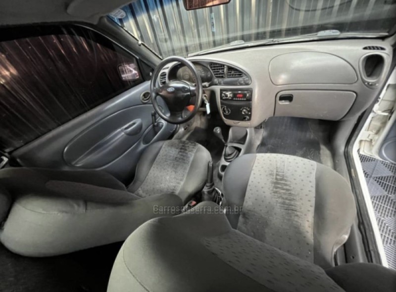 COURIER 1.6 MPI L 8V GASOLINA 2P MANUAL - 2005 - CAXIAS DO SUL