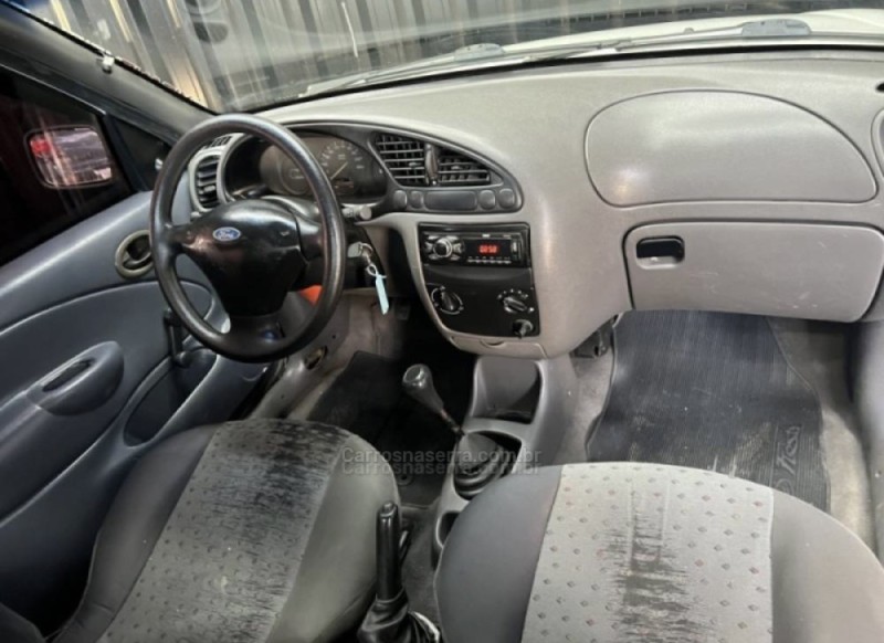 COURIER 1.6 MPI L 8V GASOLINA 2P MANUAL - 2005 - CAXIAS DO SUL