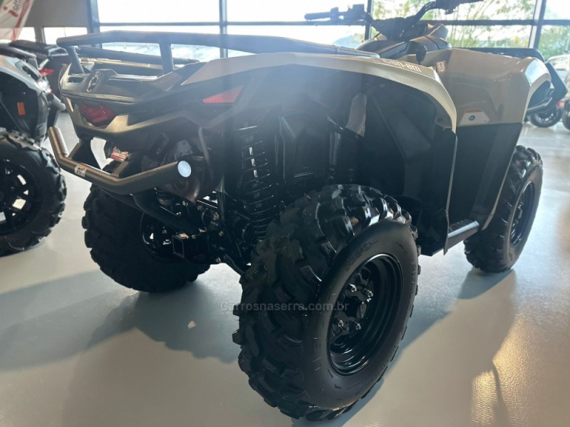 OUTLANDER 570 - 2024 - TRêS COROAS