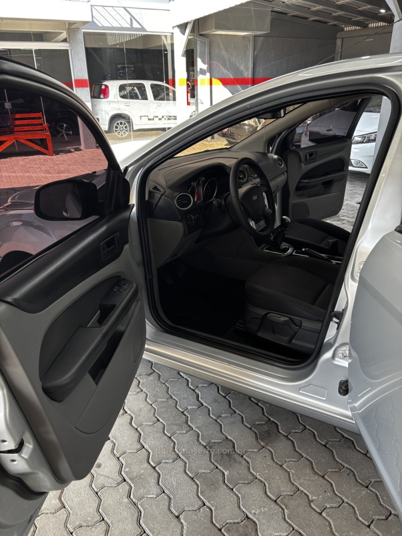 FOCUS 1.6 SE 16V FLEX 4P MANUAL - 2011 - HARMONIA