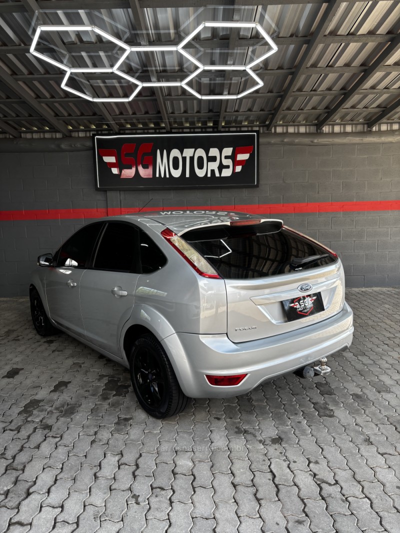 FOCUS 1.6 SE 16V FLEX 4P MANUAL - 2011 - HARMONIA