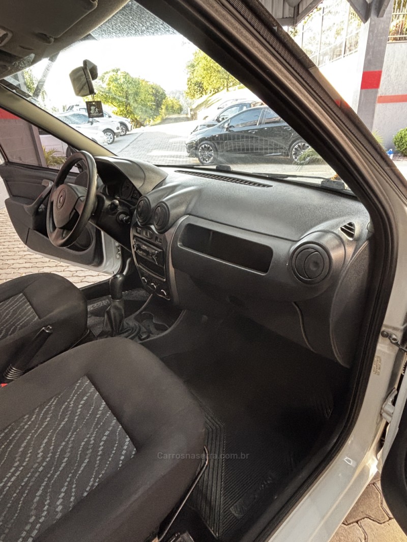 LOGAN 1.0 AUTHENTIQUE 12V FLEX 4P MANUAL - 2013 - HARMONIA