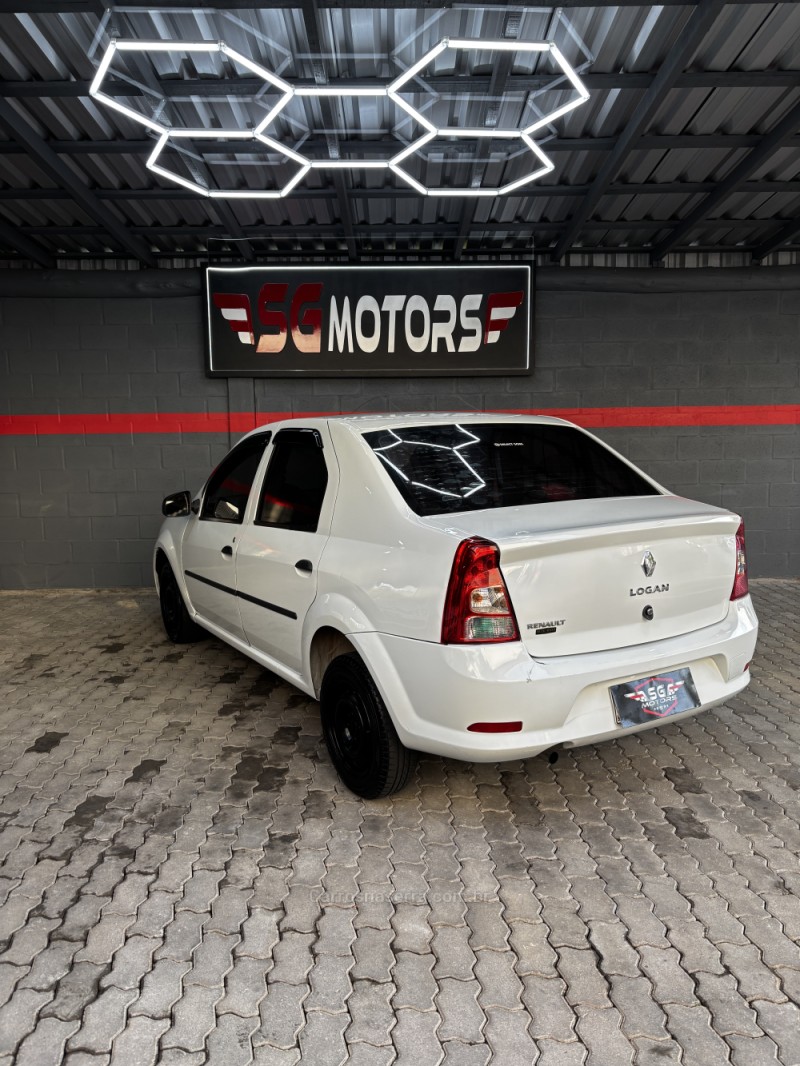 LOGAN 1.0 AUTHENTIQUE 12V FLEX 4P MANUAL - 2013 - HARMONIA
