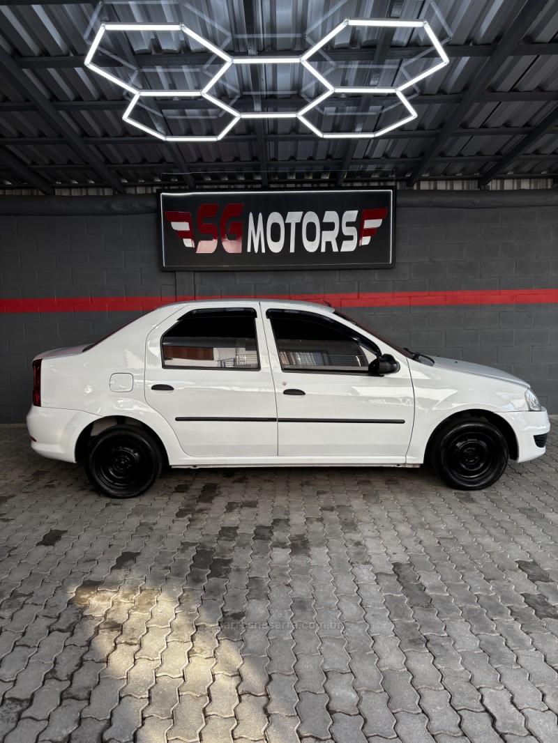 LOGAN 1.0 AUTHENTIQUE 12V FLEX 4P MANUAL - 2013 - HARMONIA