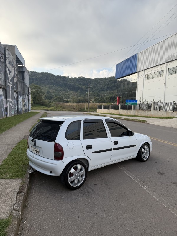 CORSA 1.0 MPFI 8V GASOLINA 4P MANUAL - 2001 - CAXIAS DO SUL
