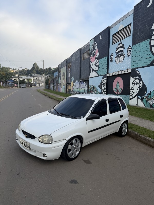 CORSA 1.0 MPFI 8V GASOLINA 4P MANUAL - 2001 - CAXIAS DO SUL