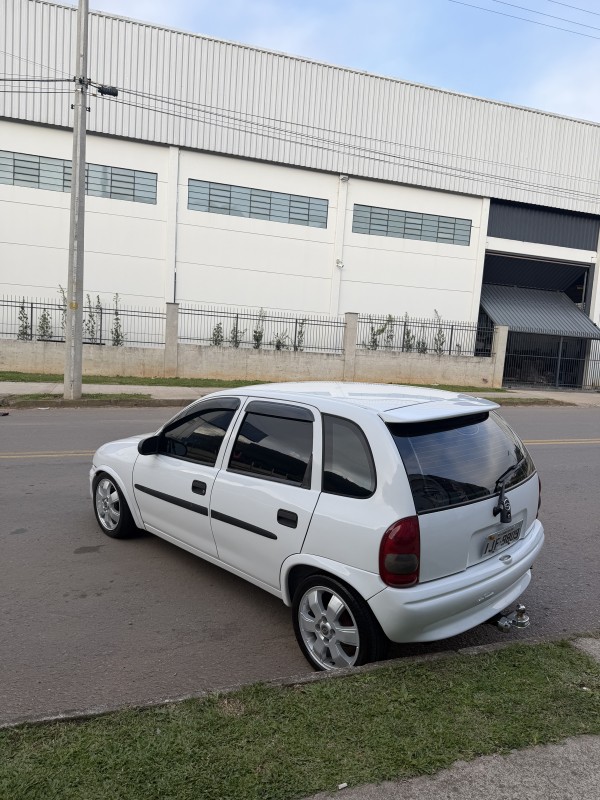 CORSA 1.0 MPFI 8V GASOLINA 4P MANUAL - 2001 - CAXIAS DO SUL