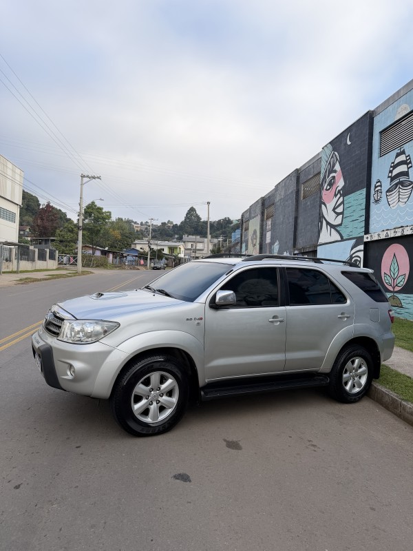 HILUX SW4 3.0 SRV 4X4 7 LUGARES 16V TURBO INTERCOOLER DIESEL 4P AUTOMÁTICO - 2010 - CAXIAS DO SUL
