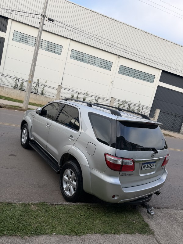 HILUX SW4 3.0 SRV 4X4 7 LUGARES 16V TURBO INTERCOOLER DIESEL 4P AUTOMÁTICO - 2010 - CAXIAS DO SUL