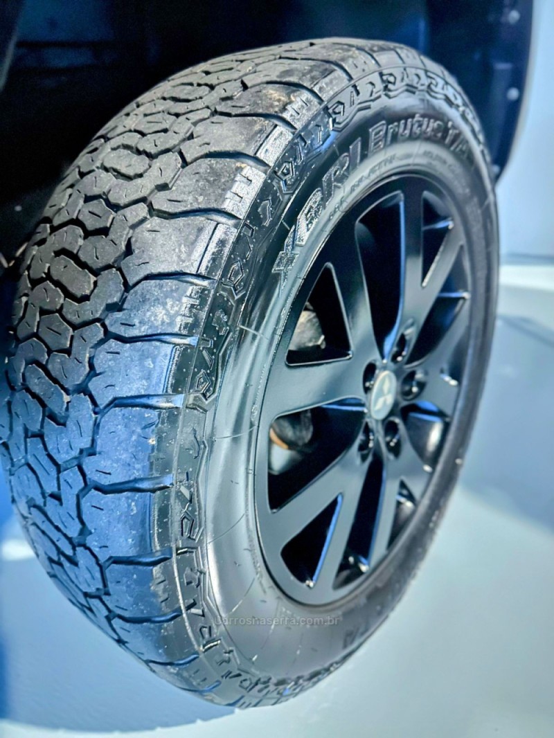PAJERO TR4 2.0 GLS 4X4 16V FLEX 4P MANUAL - 2011 - TRêS COROAS
