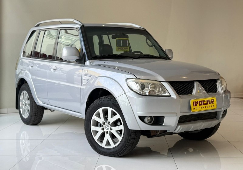 PAJERO TR4 2.0 4X4 16V 140CV FLEX 4P AUTOMÁTICO - 2010 - VACARIA