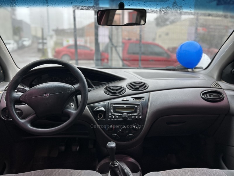 FOCUS 1.8 16V GASOLINA 4P MANUAL - 2001 - CAXIAS DO SUL