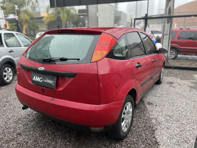 FOCUS 1.8 16V GASOLINA 4P MANUAL - 2001 - CAXIAS DO SUL