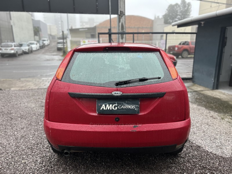 FOCUS 1.8 16V GASOLINA 4P MANUAL - 2001 - CAXIAS DO SUL